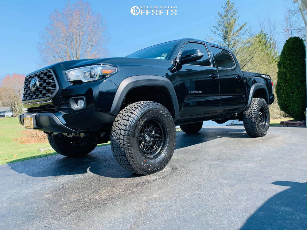 Toyo Tires Open Country A/T III LT285/70R17